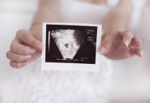 Bør man kunne se hjertet slå til en scanning i uge 6