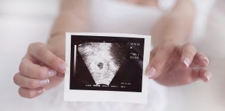 Bør man kunne se hjertet slå til en scanning i uge 6