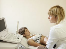 Det lille foster var kun 2,4 mm til ultralydsscanningen? Er størrelsen okay? Den lille baby var kun 2,4 mm til ultralydsscanningen? Jeg er gravid i uge 6