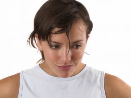 Er det normalt at svede så meget i uge 32 når man er gravid?
