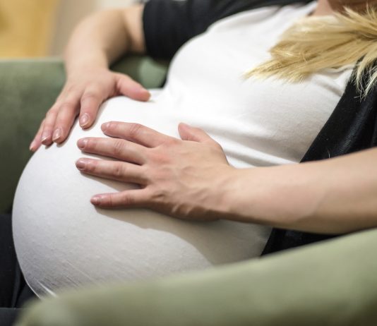 Gravid i uge 25 og er begyndt at have stikkende smerter rundt om maven