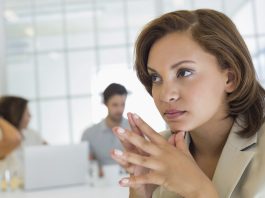 Er det er reel risiko for den gravide hvis hun arbejder i et rum med mange computere?