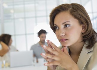 Er det er reel risiko for den gravide hvis hun arbejder i et rum med mange computere?