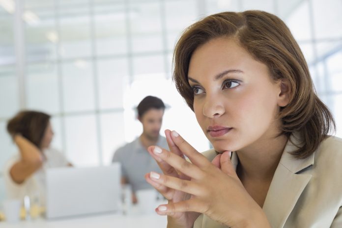 er-det-sikkert-for-en-gravid-hvis-hun-arbejder-ved-mange-computere_60477162 Er det er reel risiko for den gravide hvis hun arbejder i et rum med mange computere?