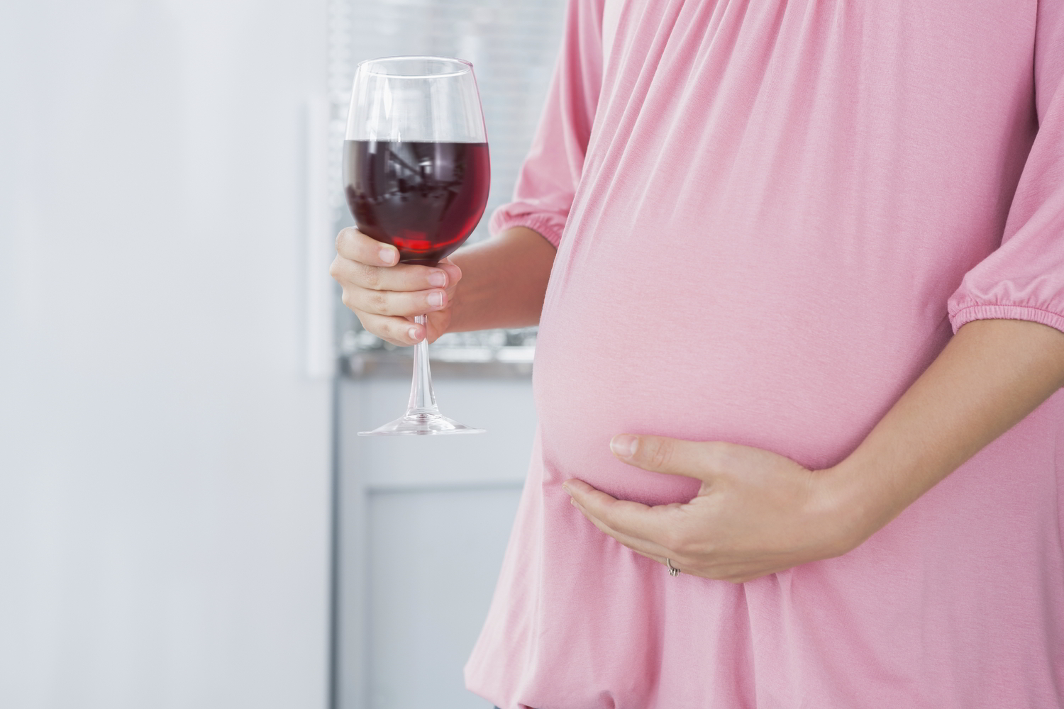 Er gravid i uge 4 - har jeg skadet barnet at drikke alkohol?