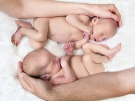 Er der større risiko for abort og komplikationer hvis man venter tvillinger?