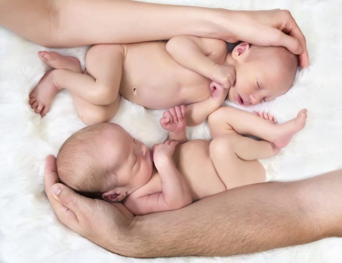 er-risiko-for-komplikationer-stoerre-hvis-man-er-gravid-med-tvillinger_21956925 Er der større risiko for abort og komplikationer hvis man venter tvillinger?