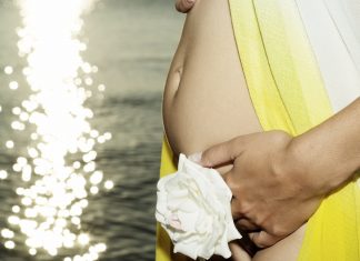 Gravid i uge 16+0, maven buler kun lidt ud langt nede og til højre, er det normalt?