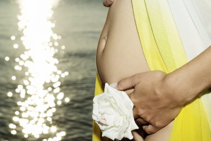 gravid-i-uge-16-og-maven-buler-kun-lidt-ud-er-det-normalt_76390343 Gravid i uge 16+0, maven buler kun lidt ud langt nede og til højre, er det normalt?