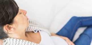 Hvor kraftige kan slag i maven være når man er gravid, før de skader? Hvor kraftige slag i maven skal der til når man er gravid, før det kan skade barnet?