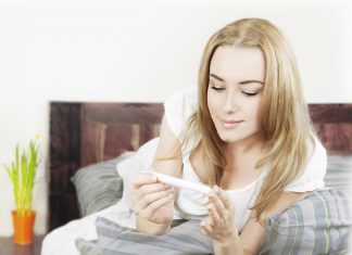 Hvor lang tid går der før en graviditetstest kan vise at man er gravid?