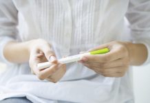 Hvor mange dage kan eller skal en ægløsningstest vise positiv?