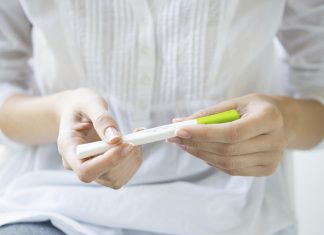Hvor mange dage kan eller skal en ægløsningstest vise positiv?