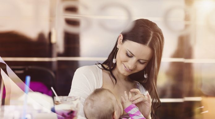 Hvor vigtigt er det at bøvse baby af efter amning?