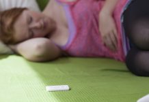 Jeg har kun brunt/sort blødning ved mensturation. Kan jeg være gravid?