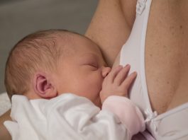 Kan kvinder der aldrig har født amme et barn?