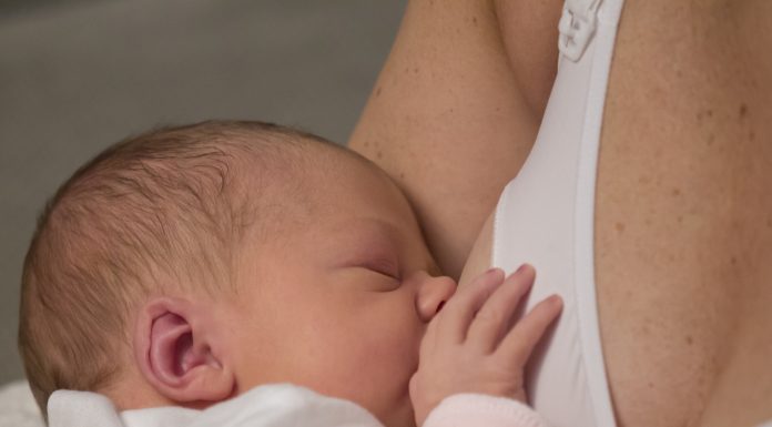 Kan kvinder der aldrig har født amme et barn?