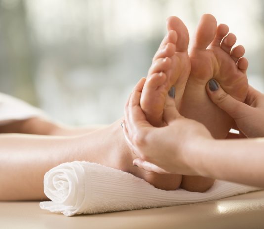 Kan zoneterapi hjælpe på vand i kroppen når man er gravid?