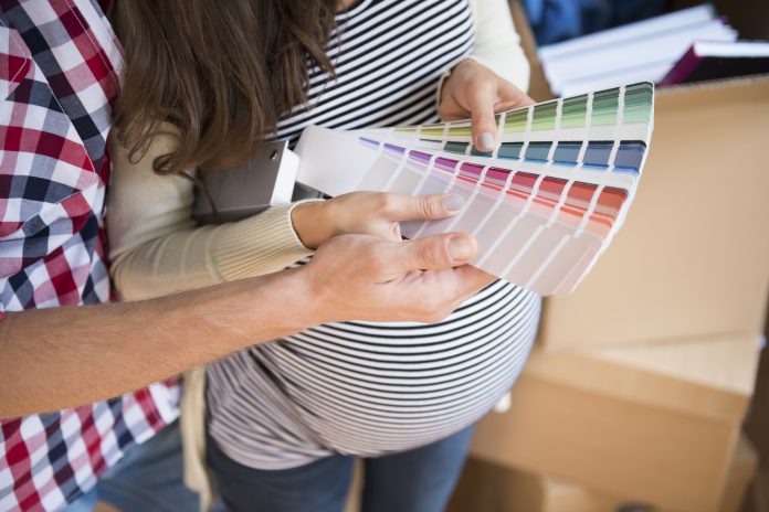 maa-jeg-male-med-indendoers-maling-naar-jeg-er-gravid_78445227 Må jeg male med udendørs mailing når jeg er gravid?