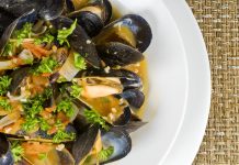 Må jeg spise muslinger, frisk mozzarella, flødeost og røget laks når jeg er gravid?