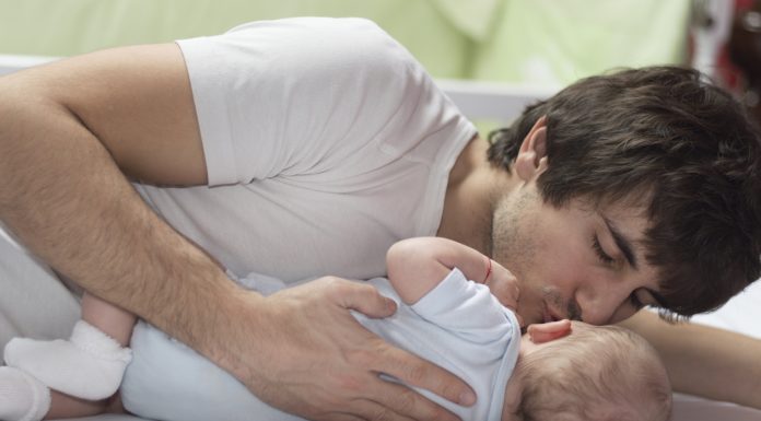 Skal min mand holde barselsorloven på dage der er sammenhængende?